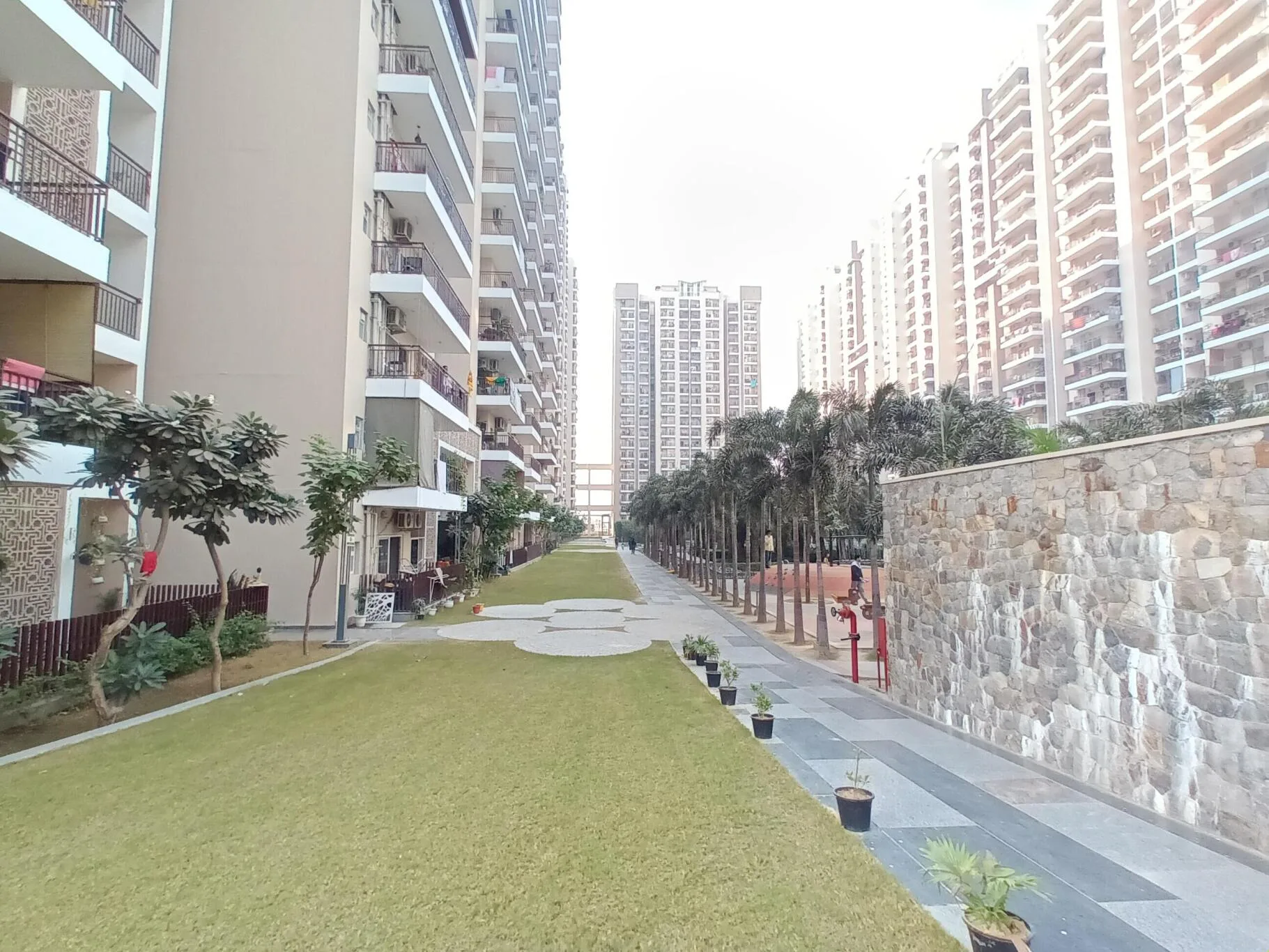 Gulshan Empire Wave City – Ultra-Luxury 3 & 4 BHK
