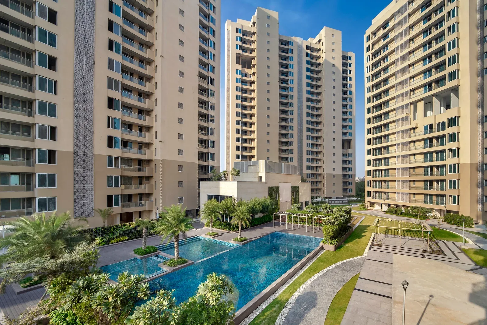 Should I Buy a Ready-to-Move Flat or an Under-Construction Property?